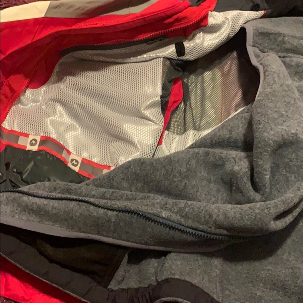 EUC Marmot red, white, and grey ski jacket men’s L - Picture 9 of 13
